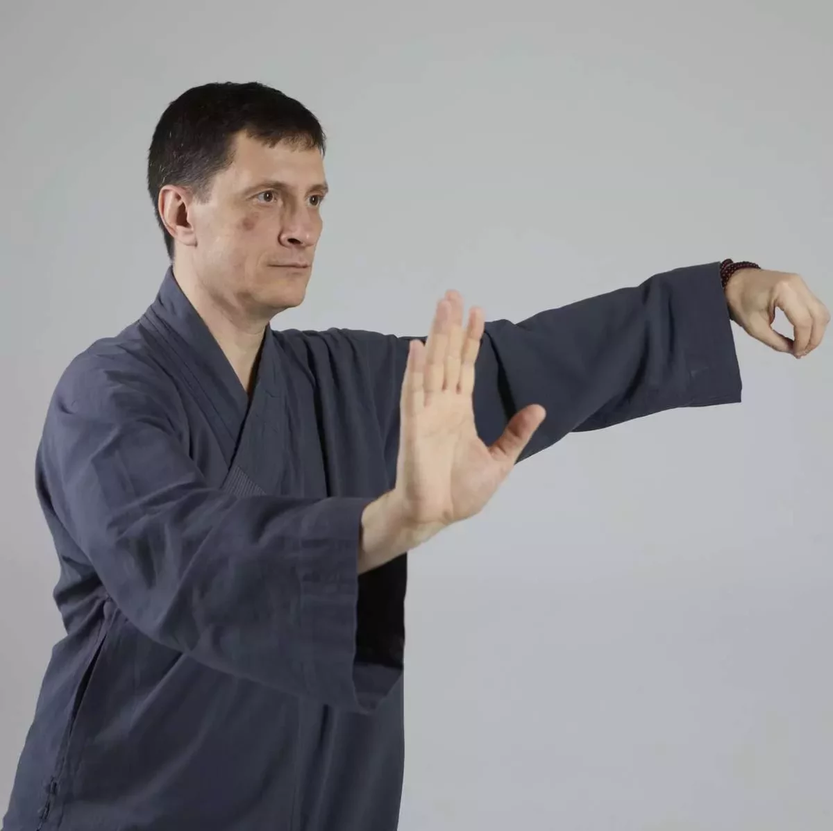 Инструктор цигун и тайцзи Роман Архипов